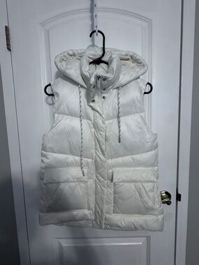 Zella Cream Quilted Hooded Puffer Vest
